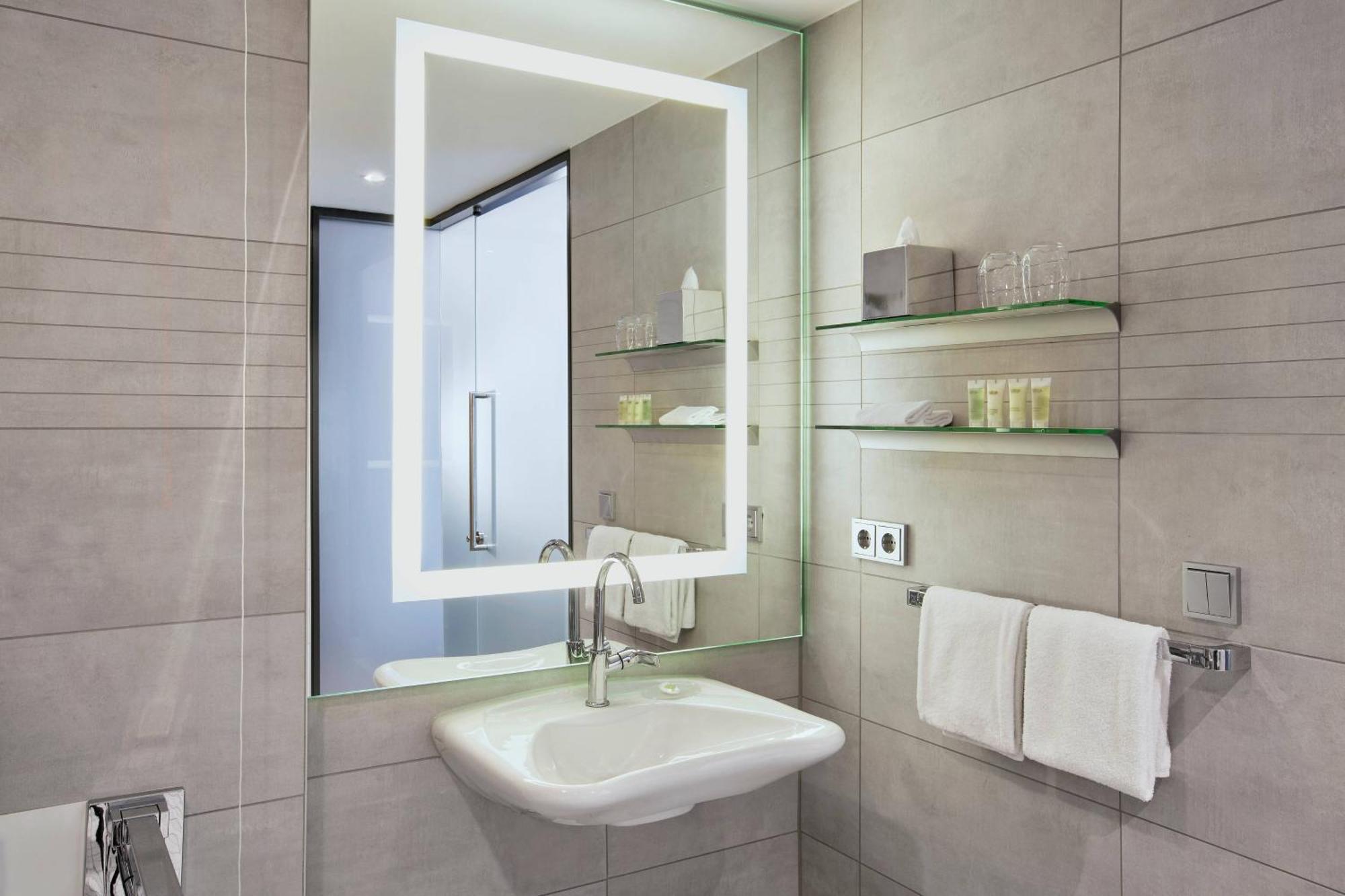 Hotel Courtyard by Marriott Oberpfaffenhofen Munich South Gilching Exterior foto